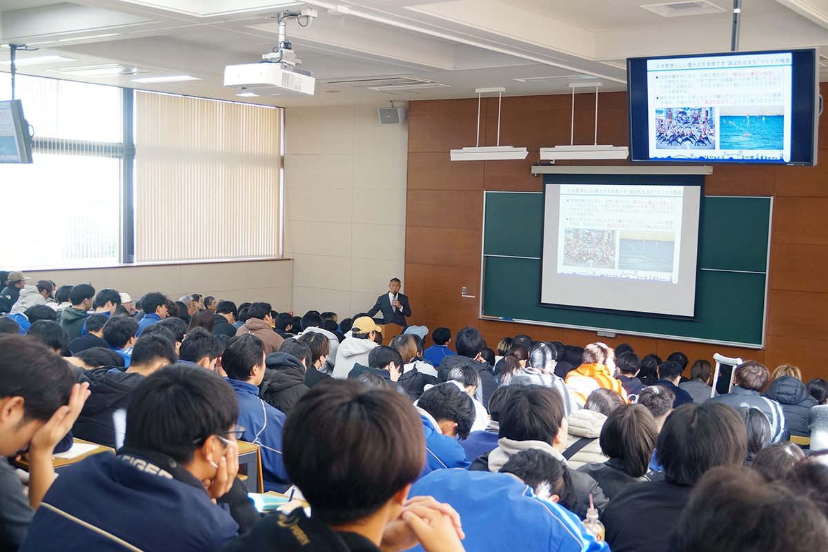 渡辺芳邦木更津市長が本学にて「特別講演」を行いました