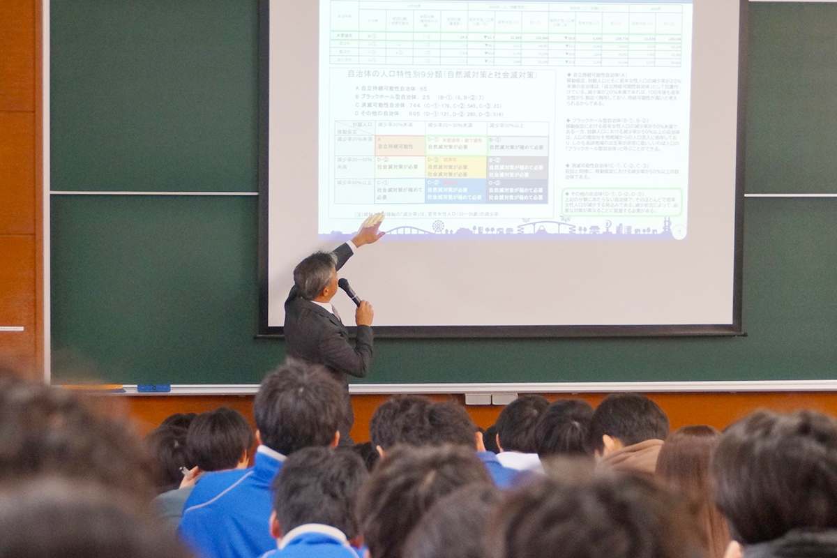 渡辺芳邦木更津市長が本学にて「特別講演」を行いました