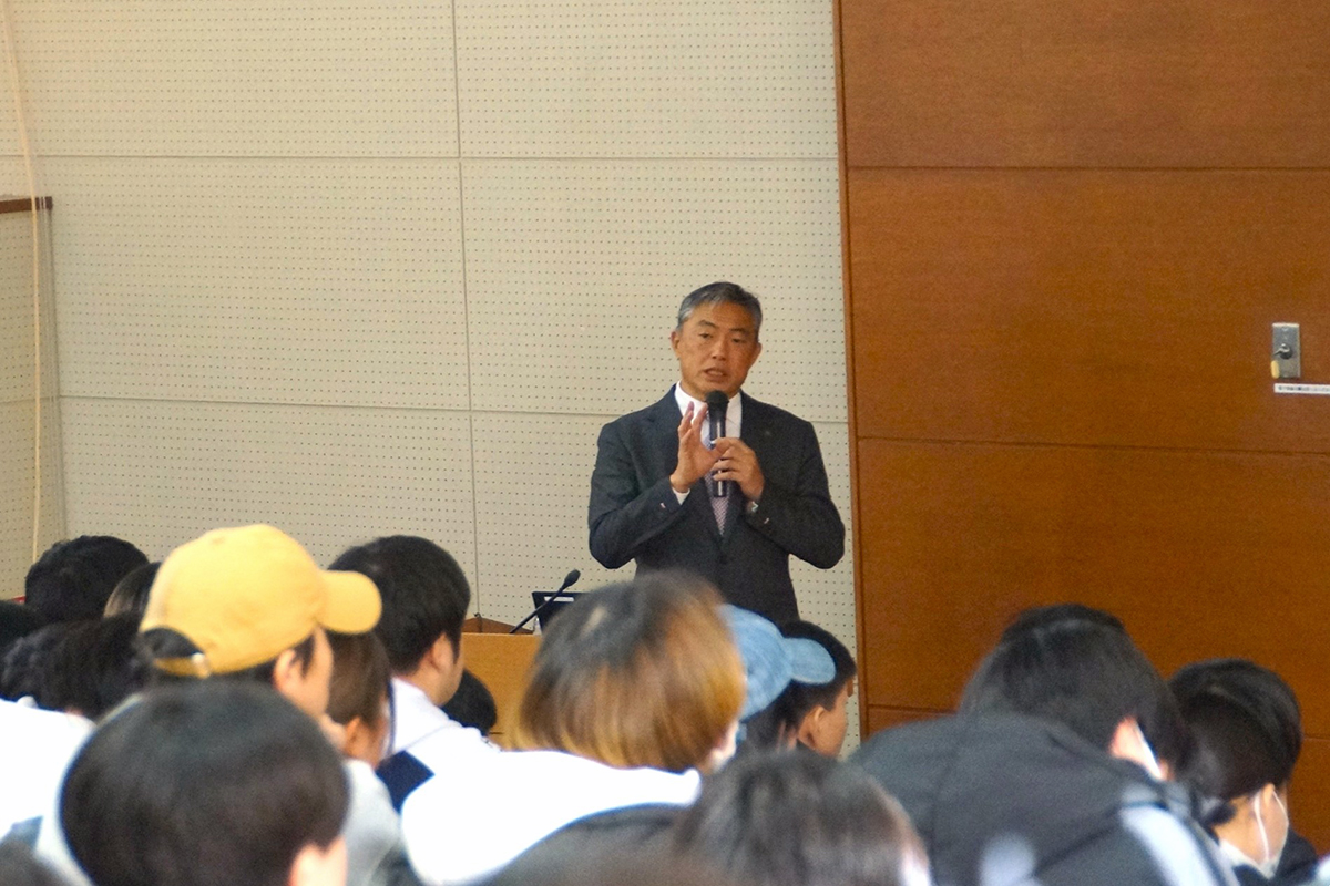 渡辺芳邦木更津市長が本学にて「特別講演」を行いました