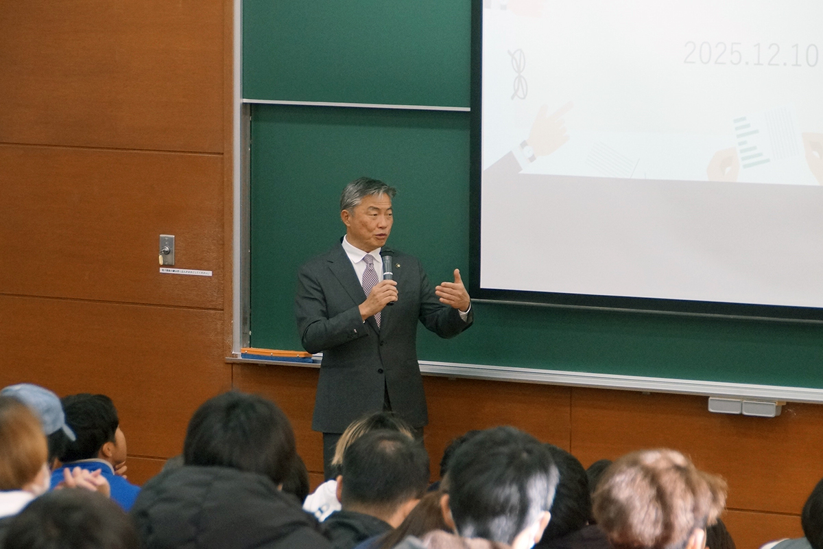 渡辺芳邦木更津市長が本学にて「特別講演」を行いました