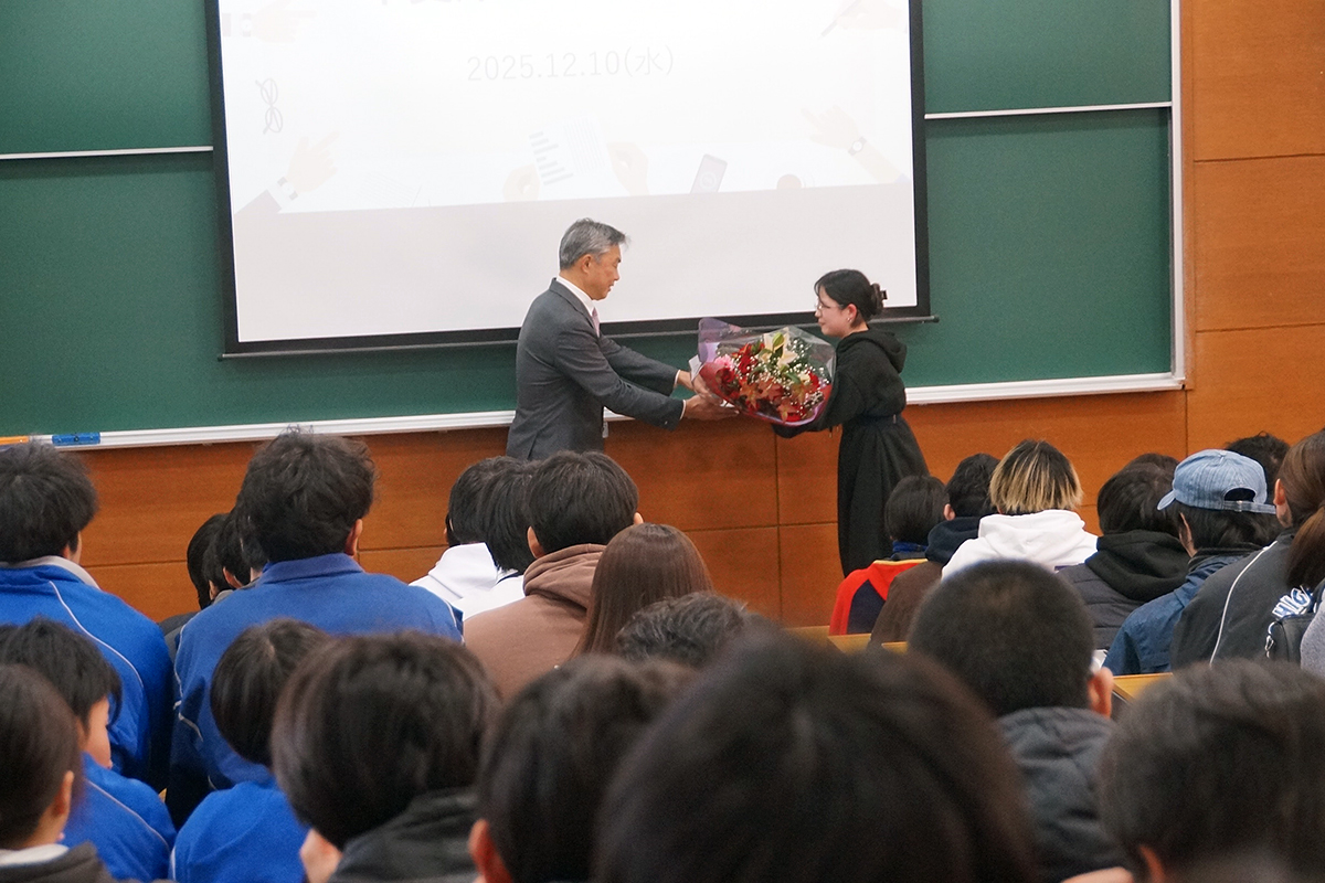 渡辺芳邦木更津市長が本学にて「特別講演」を行いました