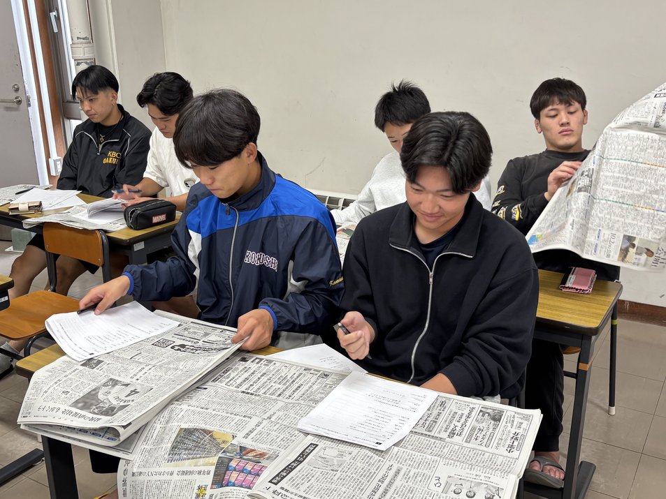 教養導入ゼミ（ニュースリテラシー実践）の授業風景 1