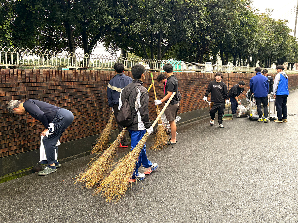 強化指定部による清掃活動（地域貢献）